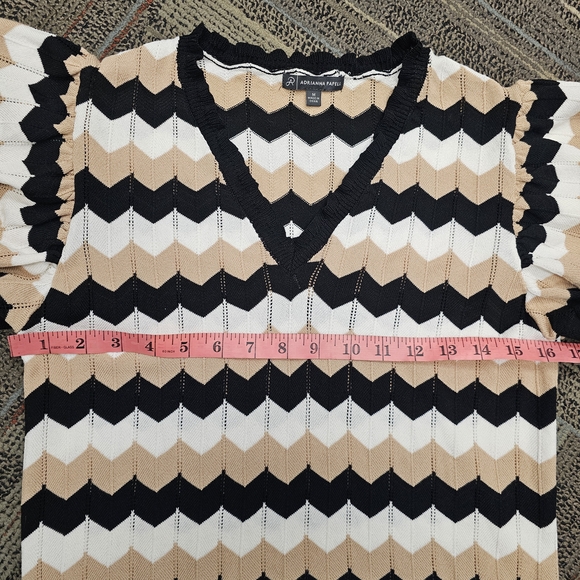 Adrianna Papell‎ Black and White Graphic V- Neck Blouse - Picture 6 of 10